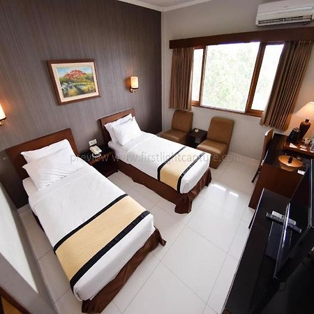 Capital O 874 Hotel Nyland Pasteur Bandung Extérieur photo