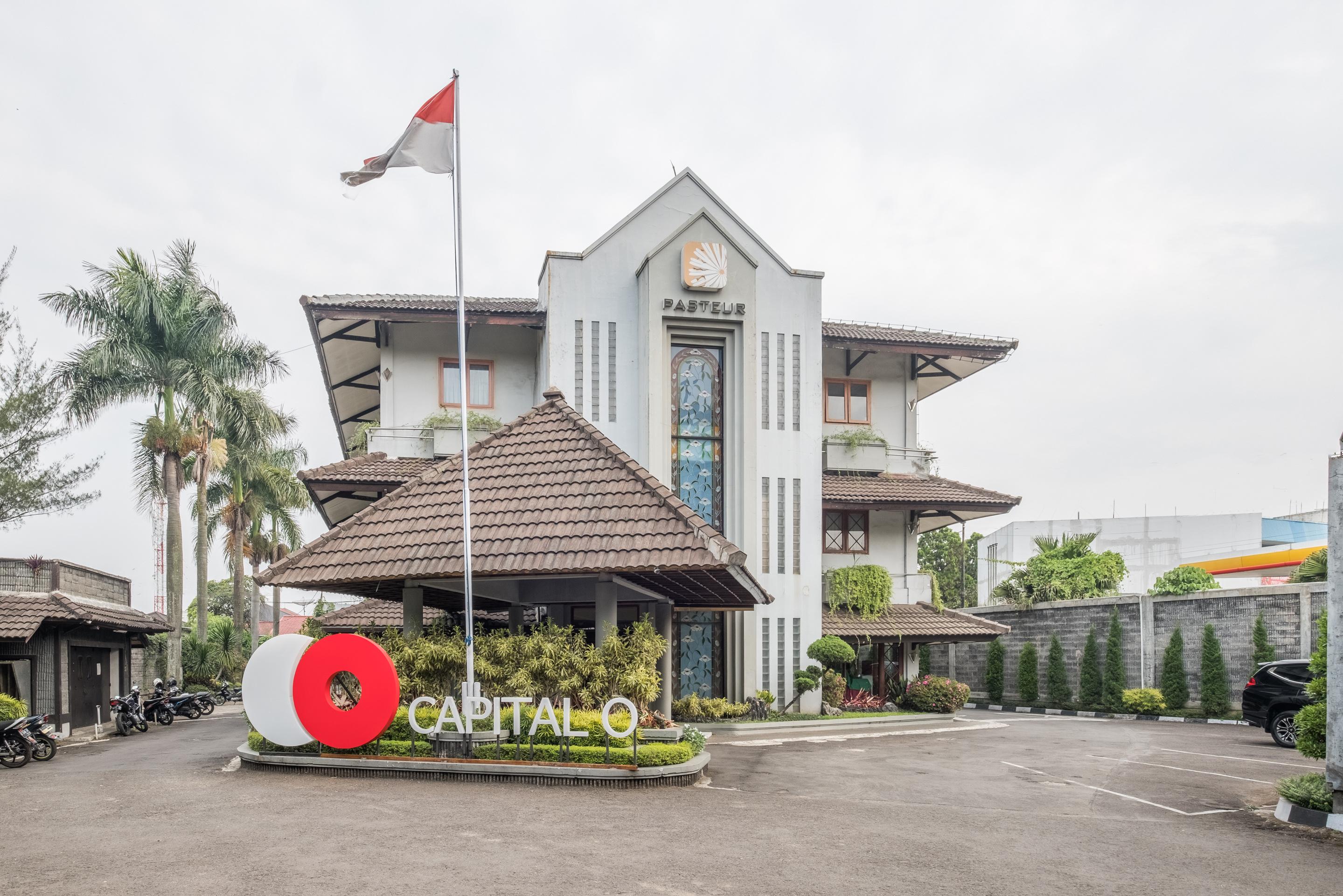 Capital O 874 Hotel Nyland Pasteur Bandung Extérieur photo