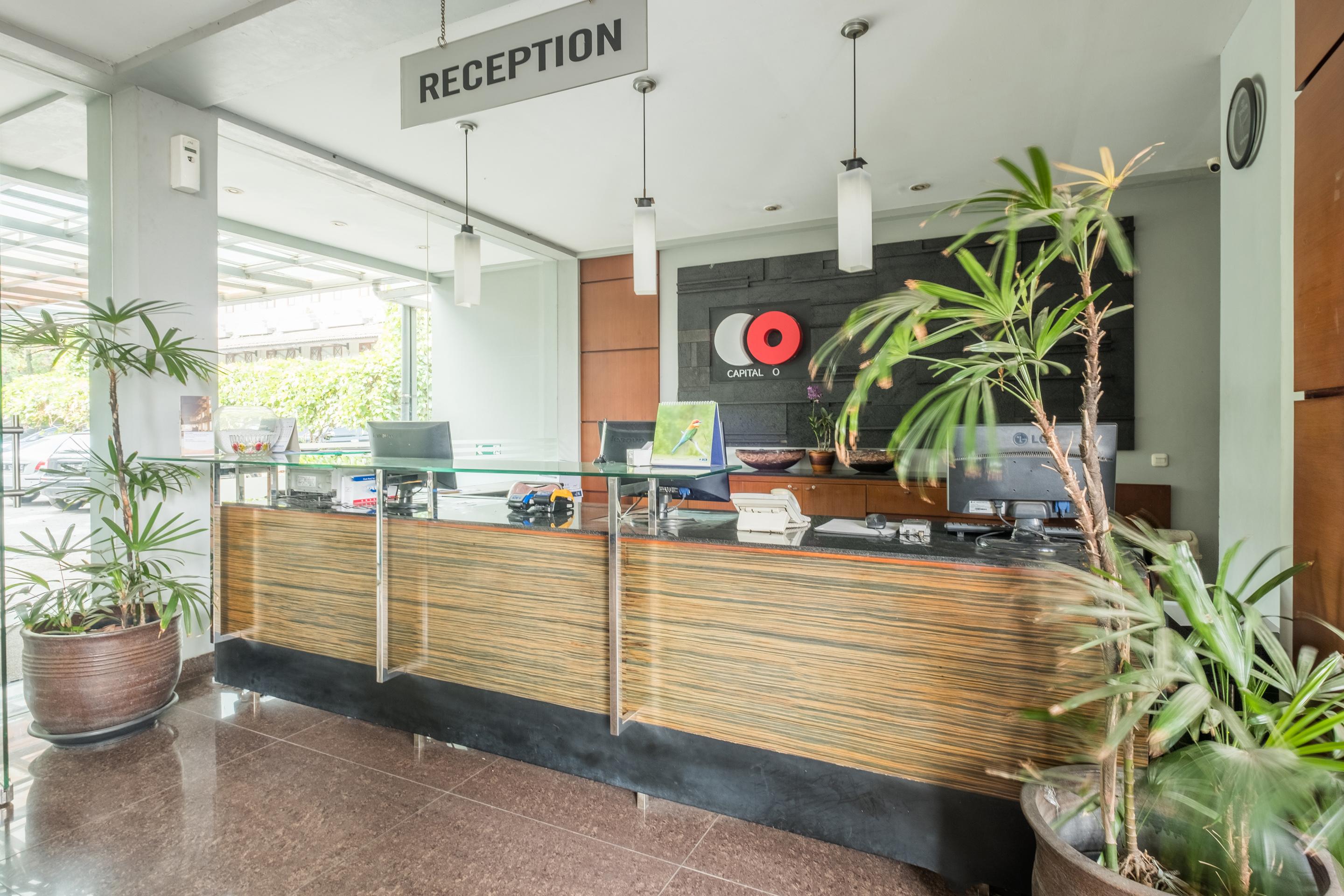 Capital O 874 Hotel Nyland Pasteur Bandung Extérieur photo