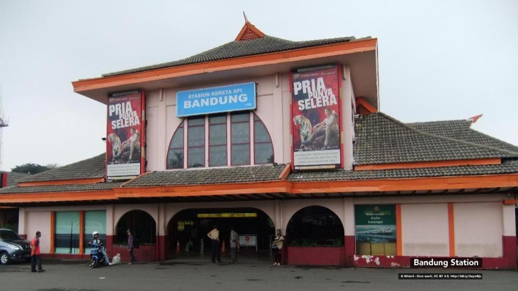 Capital O 874 Hotel Nyland Pasteur Bandung Extérieur photo