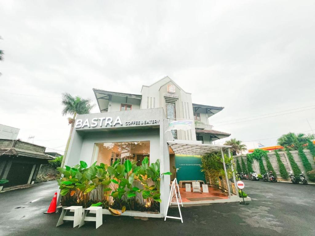Capital O 874 Hotel Nyland Pasteur Bandung Extérieur photo