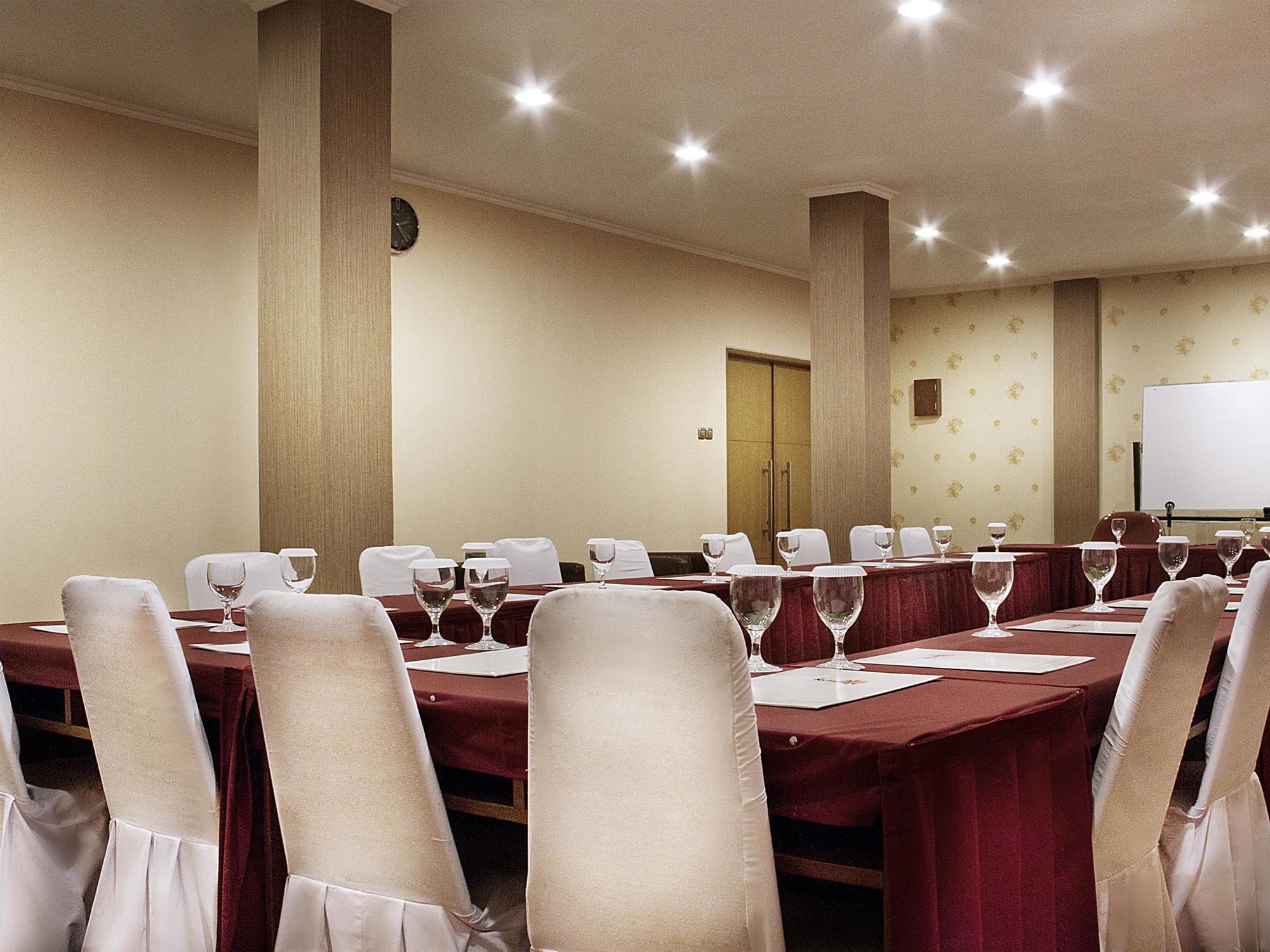 Capital O 874 Hotel Nyland Pasteur Bandung Extérieur photo