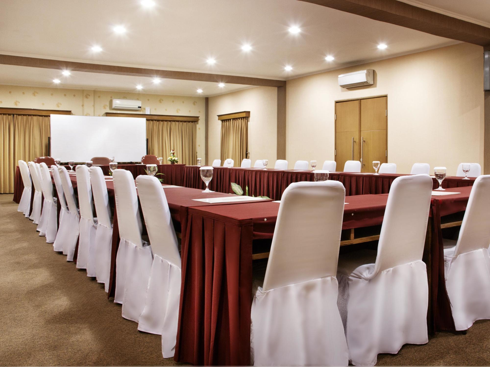 Capital O 874 Hotel Nyland Pasteur Bandung Extérieur photo