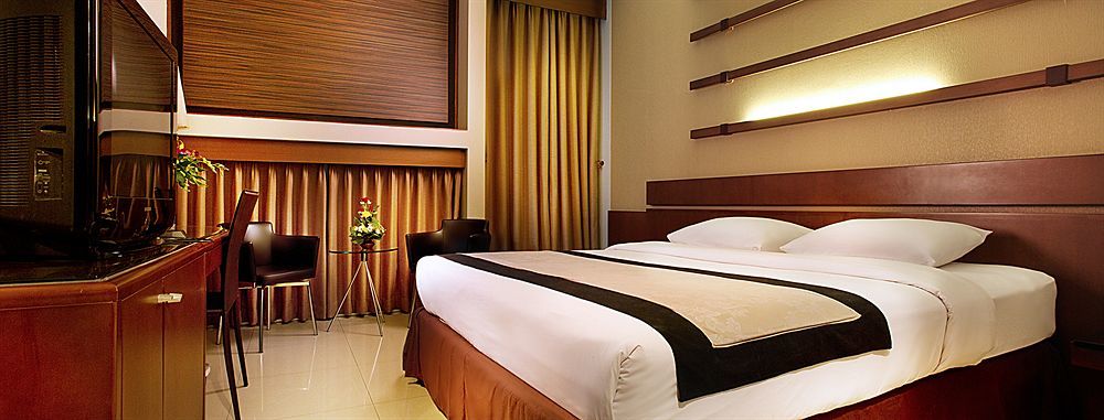 Capital O 874 Hotel Nyland Pasteur Bandung Extérieur photo