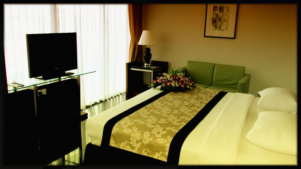 Capital O 874 Hotel Nyland Pasteur Bandung Extérieur photo