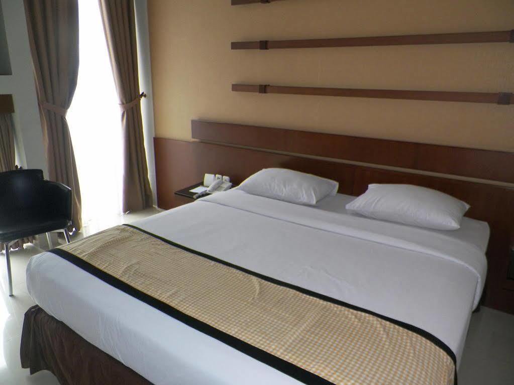 Capital O 874 Hotel Nyland Pasteur Bandung Extérieur photo