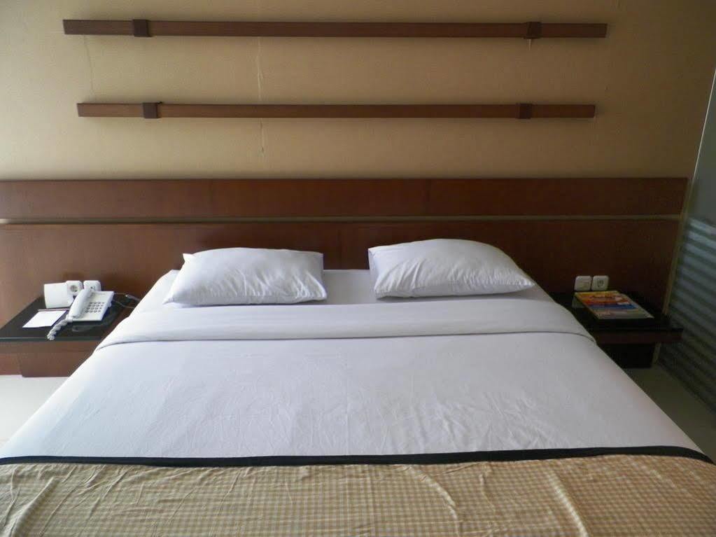 Capital O 874 Hotel Nyland Pasteur Bandung Extérieur photo