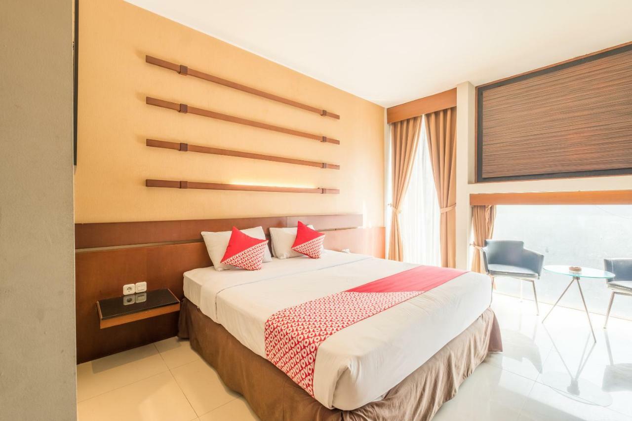Capital O 874 Hotel Nyland Pasteur Bandung Extérieur photo